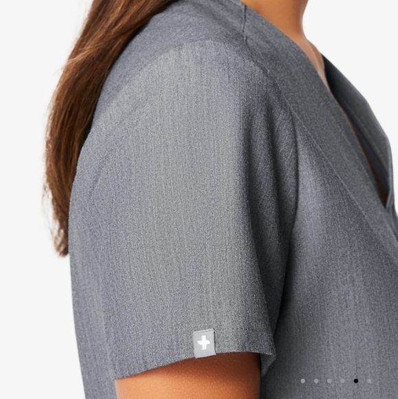 Figs Catarina™ One-Pocket Short Sleeve Classic Fit Scrub Top in Graphite S - Picture 12 of 15